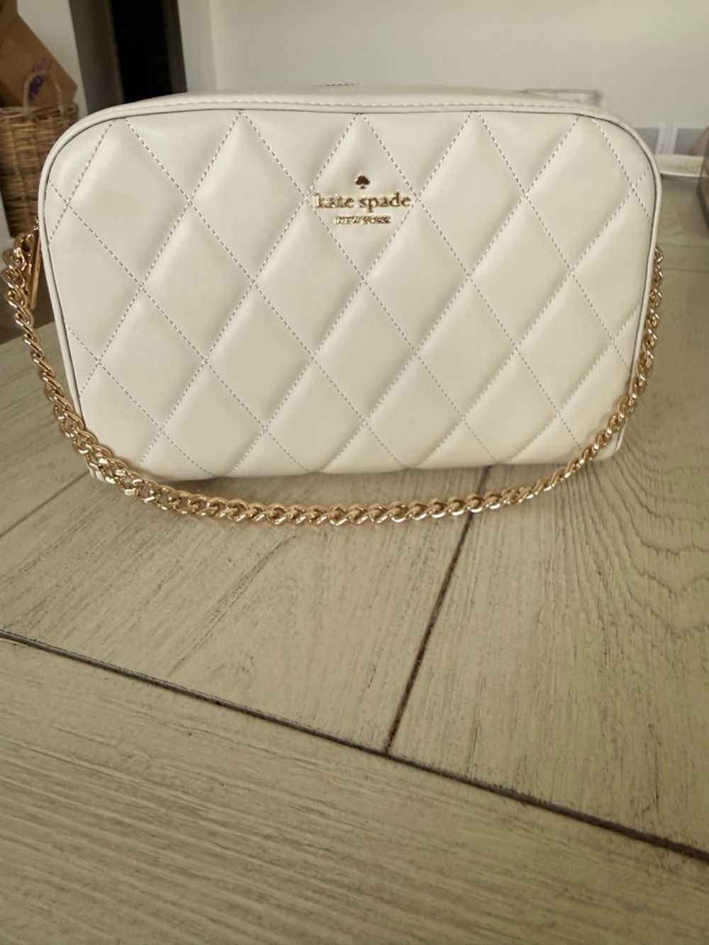 Excellent / Like New!

Kate Spade Carey Chain Camera Bag